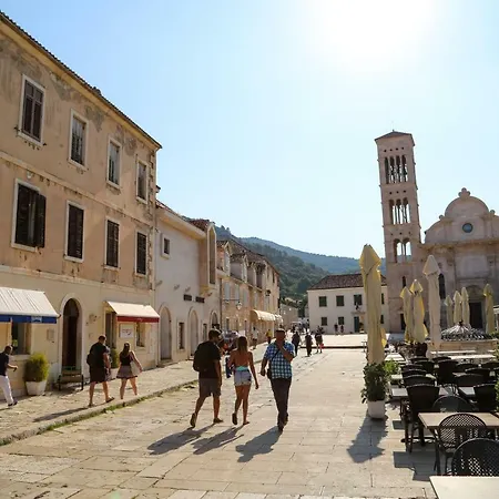 Kolbe Hvar Piazza *