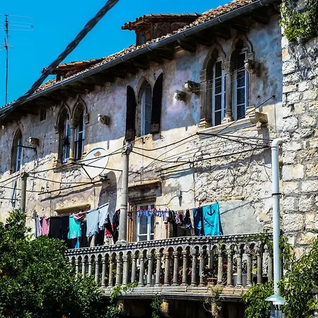 Hvar Piazza Apartment *