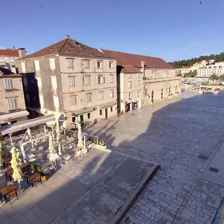 Kolbe Hvar Piazza Hvar Town